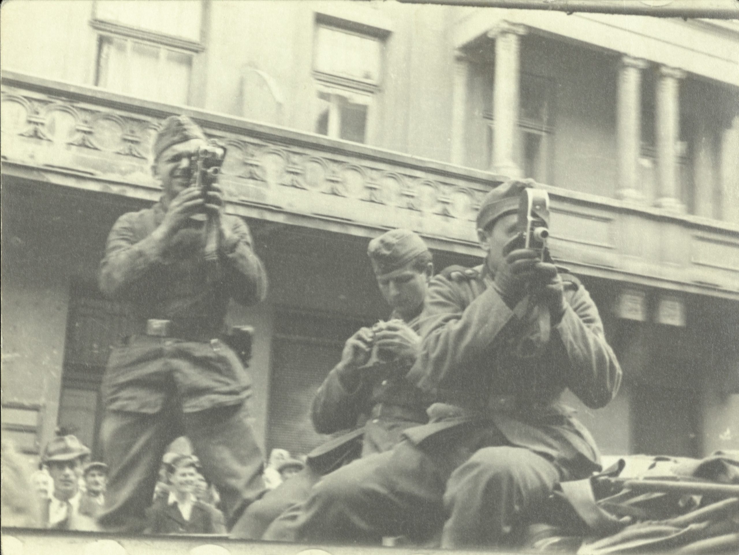Wehrmacht soldiers filming